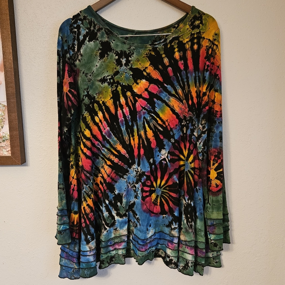 Tie Dye Long Sleeve Shirt Stretch Boho Hippie Artsy Multicolor
